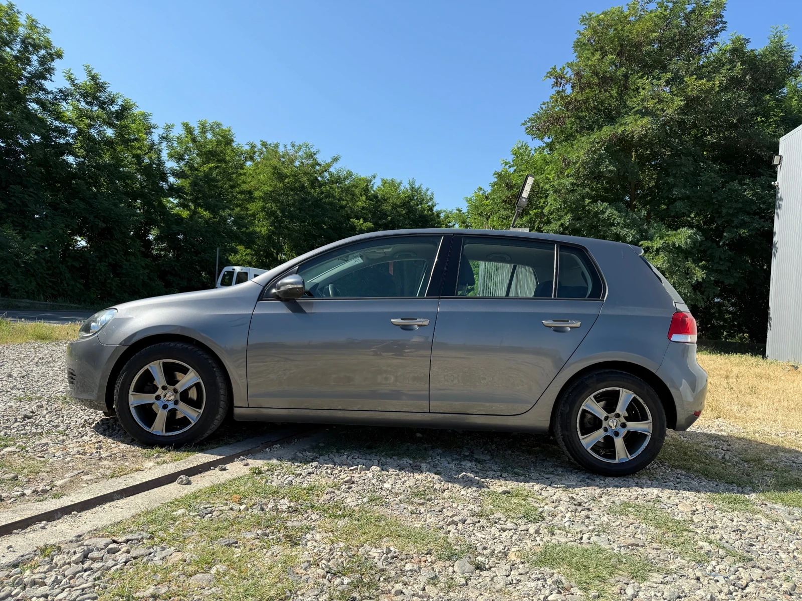 VW Golf 1.6TDI АВТОМАТИК  - изображение 6