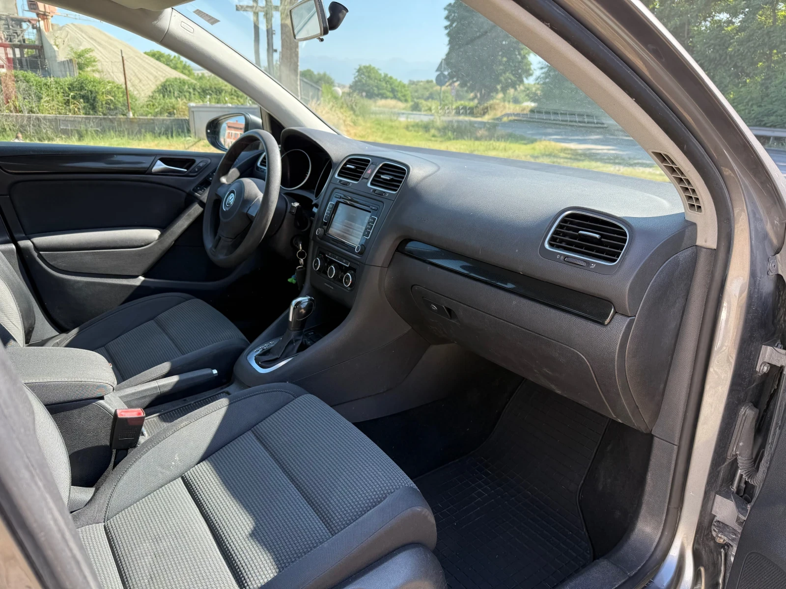 VW Golf 1.6TDI АВТОМАТИК  - изображение 9