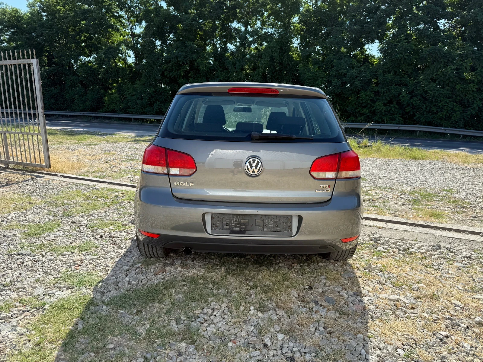 VW Golf 1.6TDI АВТОМАТИК  - изображение 4