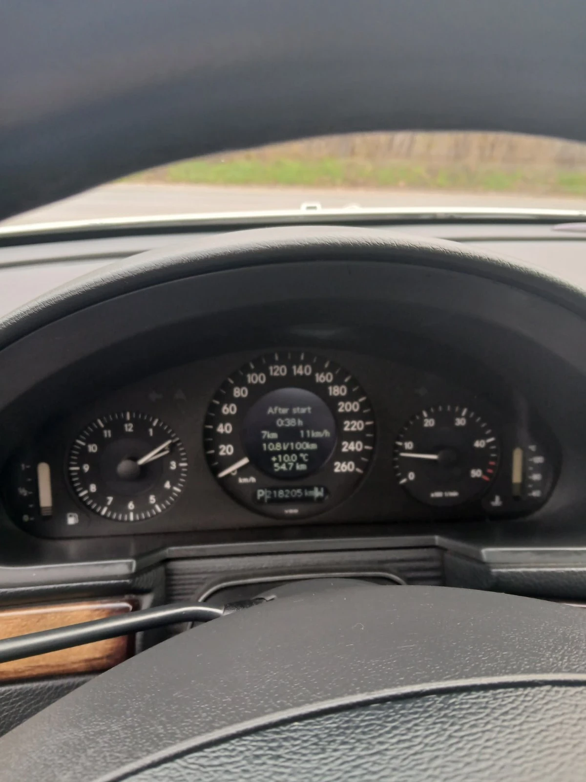 Mercedes-Benz E 220 2.2 - изображение 7