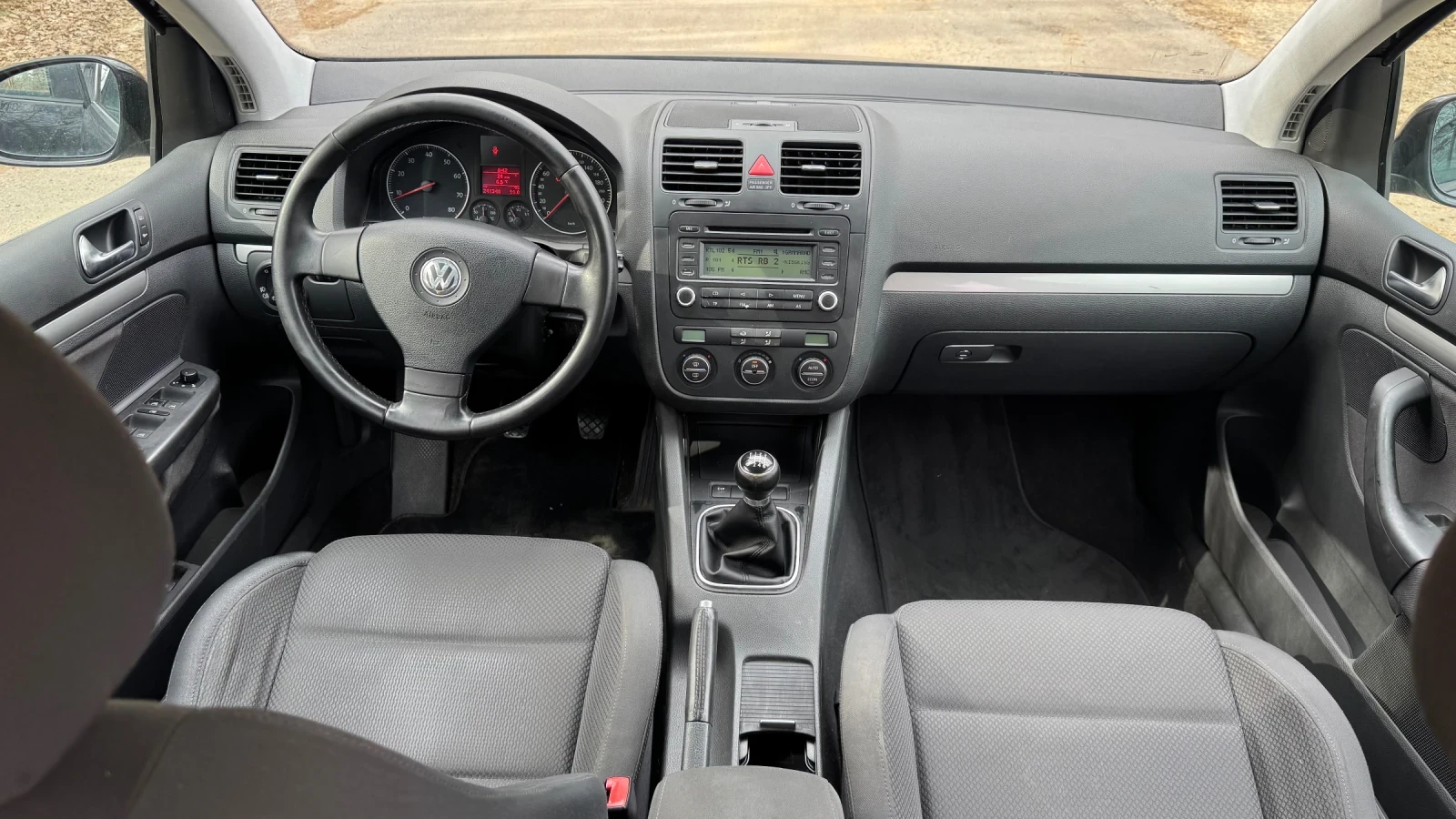 VW Golf 1.6 БЕНЗИН, снимка 12 - Автомобили и джипове - 53775358