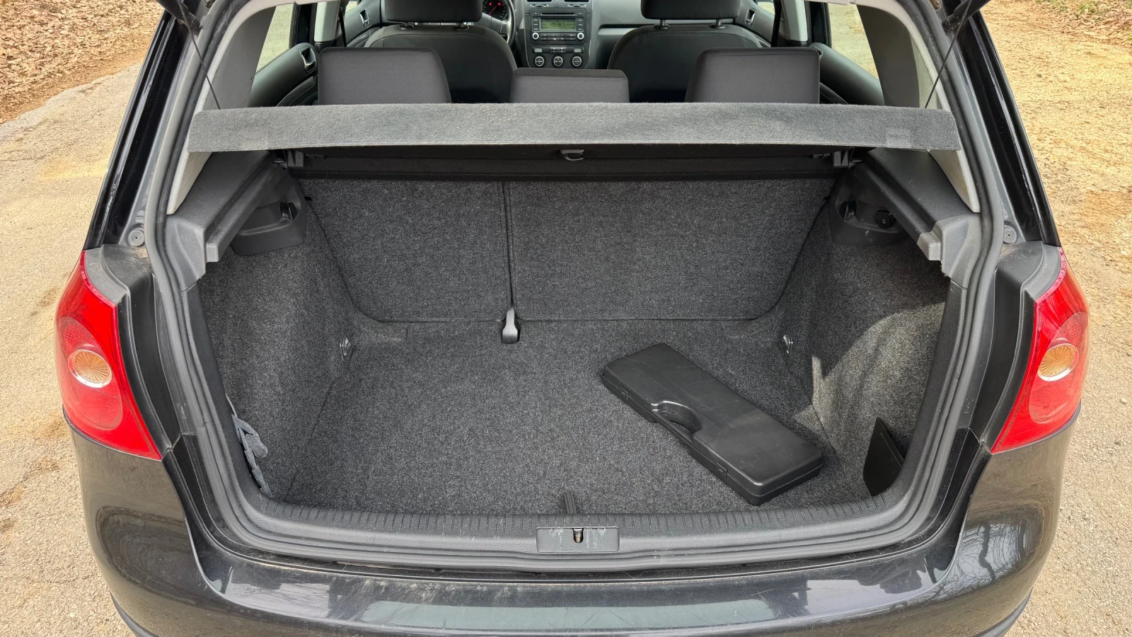 VW Golf 1.6 БЕНЗИН, снимка 15 - Автомобили и джипове - 53775358