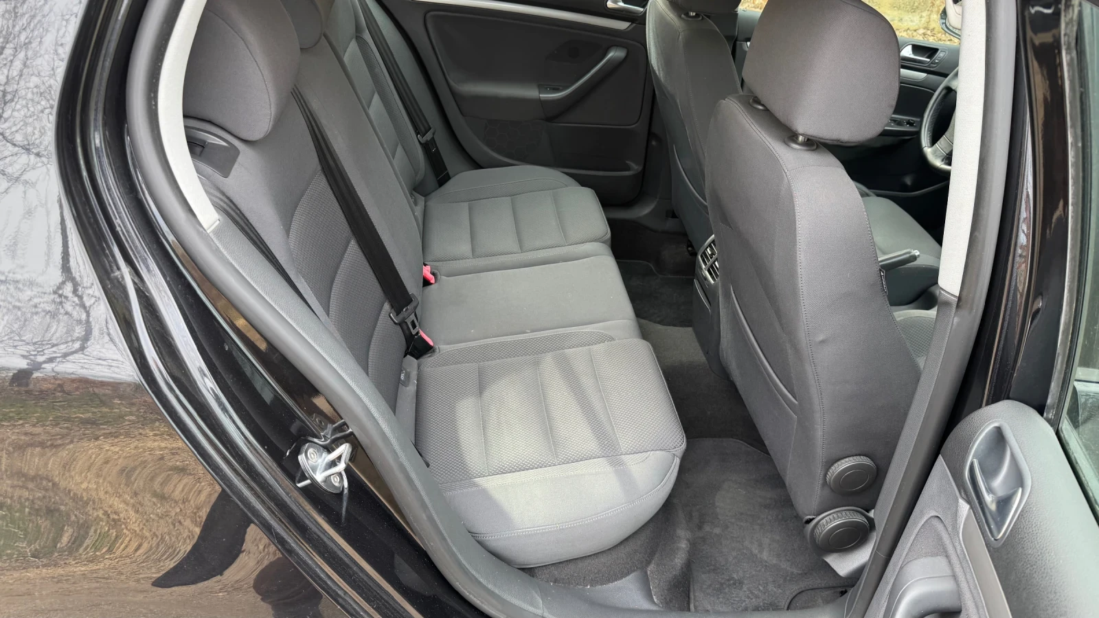 VW Golf 1.6 БЕНЗИН, снимка 13 - Автомобили и джипове - 53775358