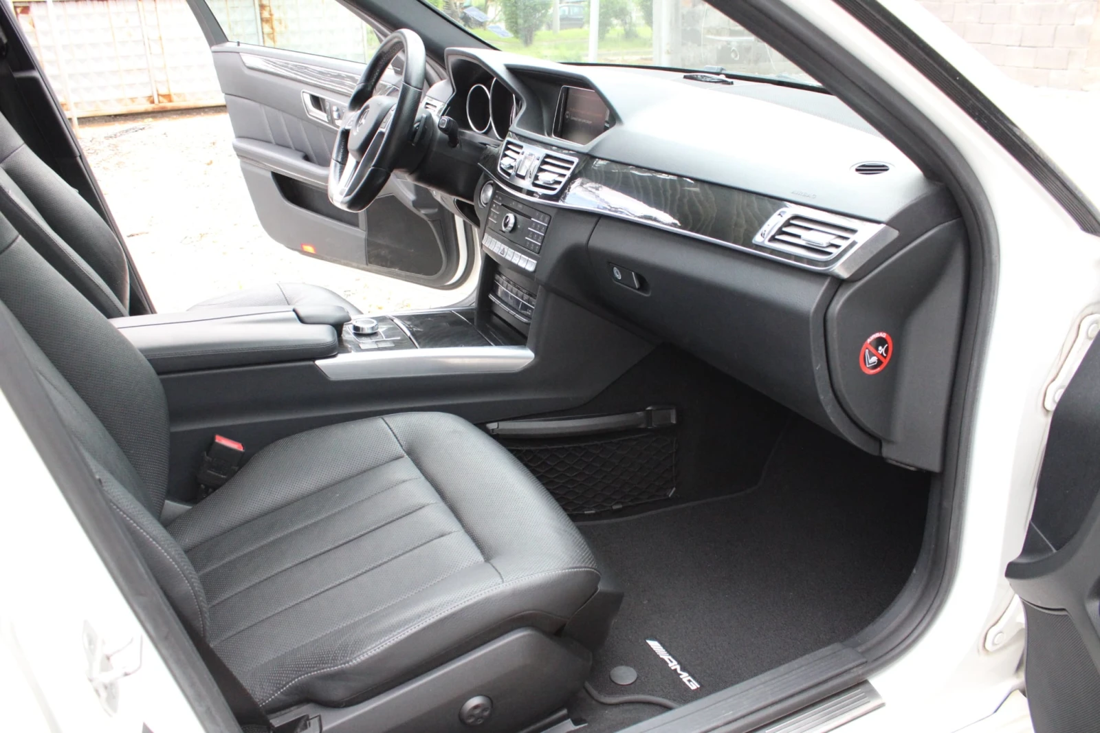 Mercedes-Benz E 350 AMG/4Matic/Bluetec, снимка 8 - Автомобили и джипове - 54594780
