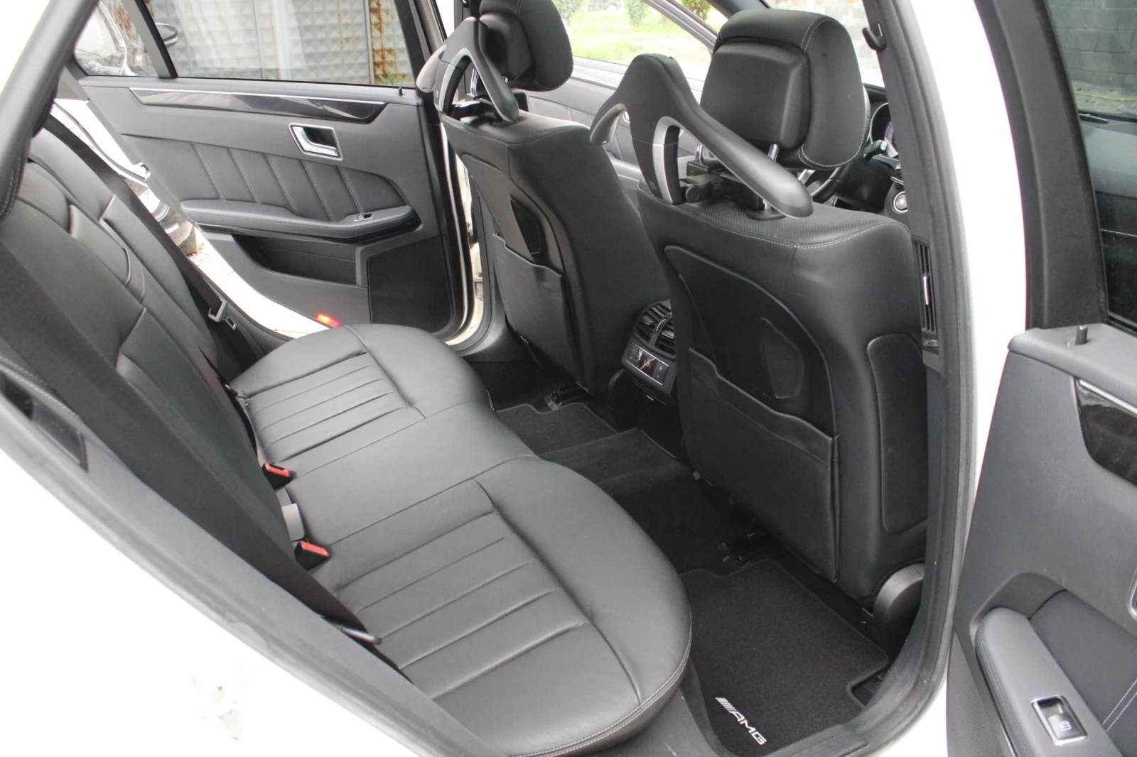 Mercedes-Benz E 350 AMG/4Matic/Bluetec, снимка 10 - Автомобили и джипове - 54594780