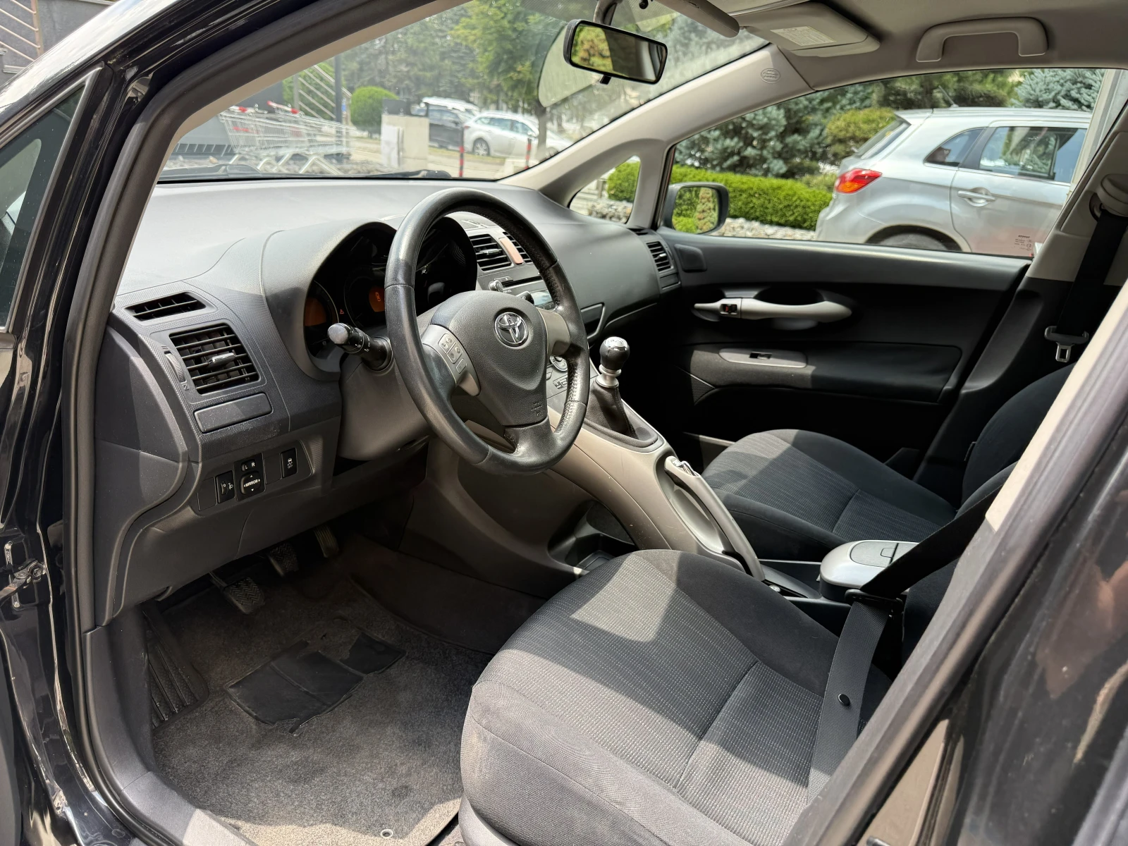 Toyota Auris 2.0 D-4D, снимка 8 - Автомобили и джипове - 55563507