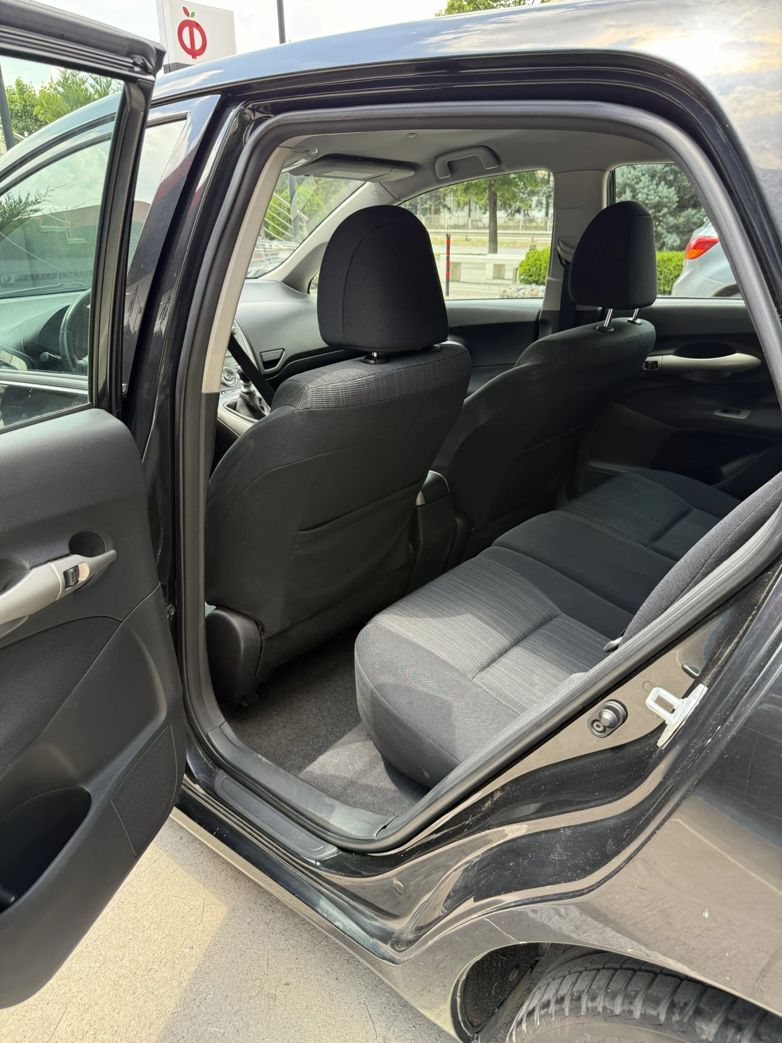 Toyota Auris 2.0 D-4D, снимка 10 - Автомобили и джипове - 55563507