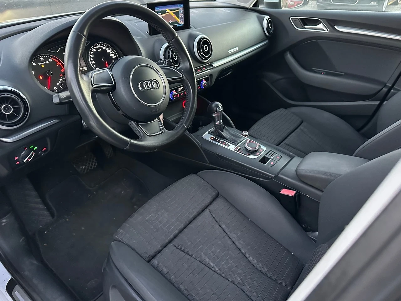 Audi A3 1.8TFSi Sportback CH Aut., снимка 7 - Автомобили и джипове - 56193868