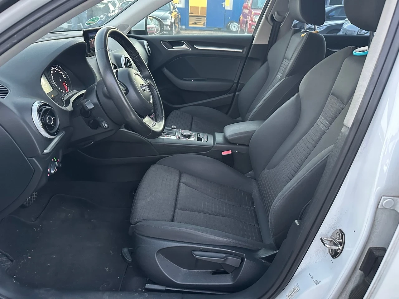 Audi A3 1.8TFSi Sportback CH Aut., снимка 8 - Автомобили и джипове - 56193868