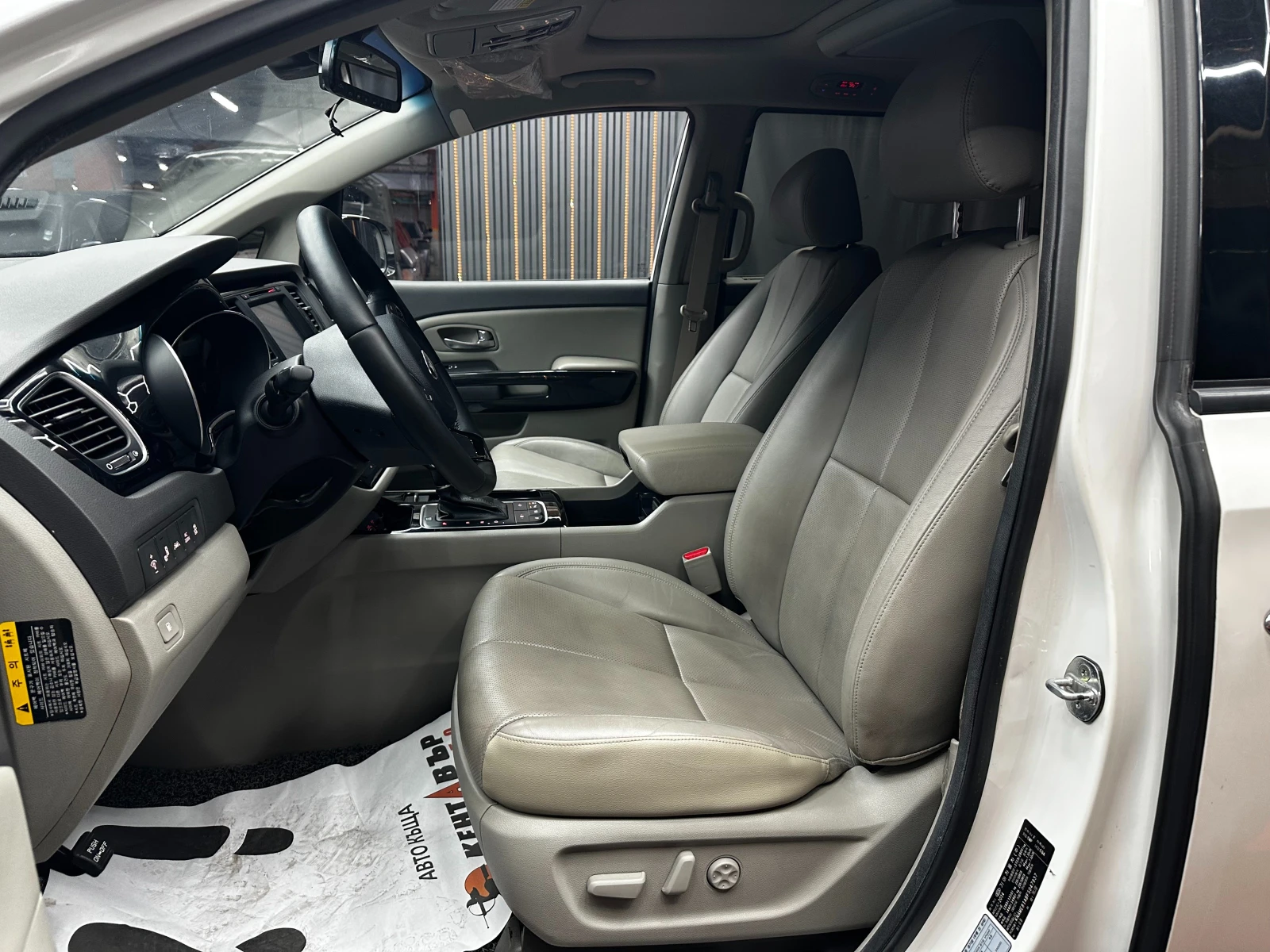Kia Carnival 2.2CRDI/9 места/ВСИЧКИ ЕКСТРИ/ВНОС ОТ КОРЕЯ, снимка 8 - Автомобили и джипове - 56231309