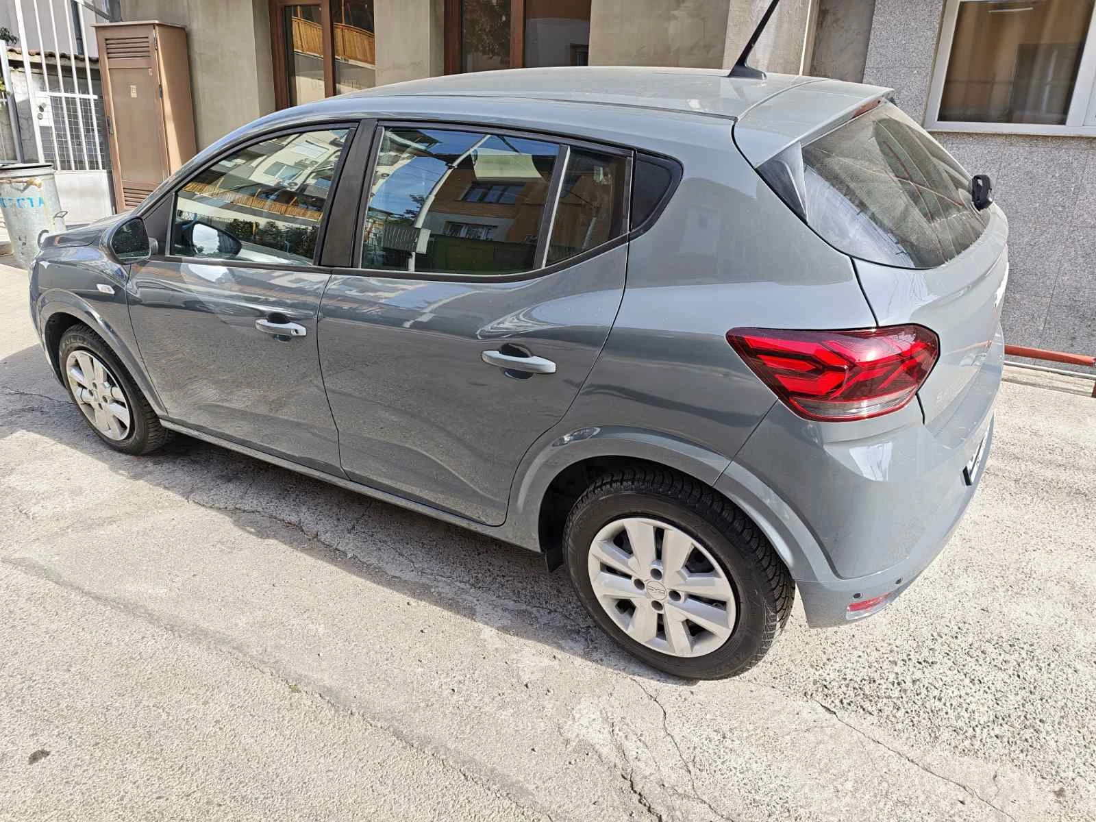 Dacia Sandero Expression, снимка 3 - Автомобили и джипове - 56391761