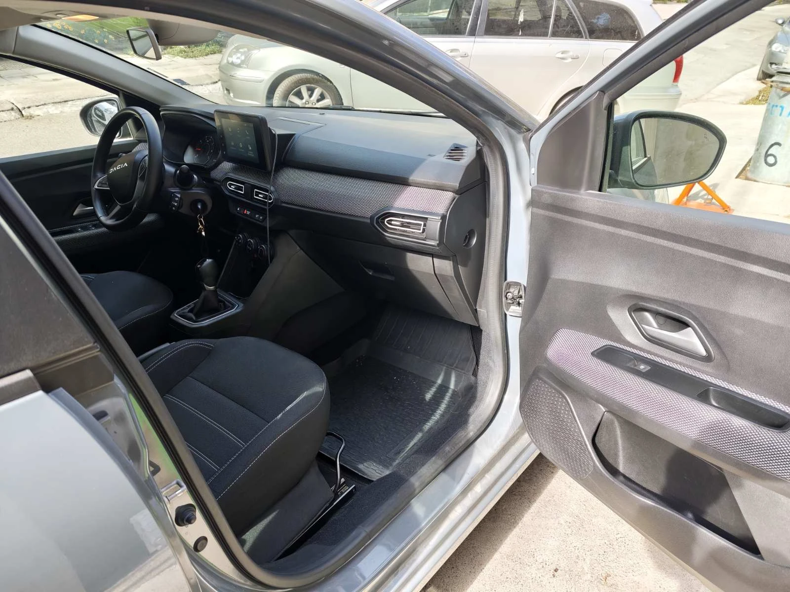 Dacia Sandero Expression, снимка 10 - Автомобили и джипове - 56391761