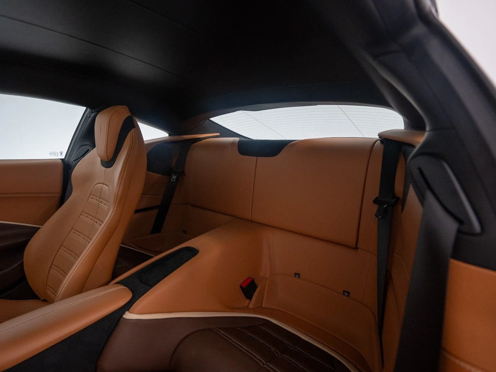 Ferrari Roma, снимка 16 - Автомобили и джипове - 56553328