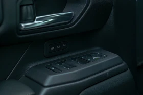 Toyota Land cruiser J250/i-Force MAX/4WD/Обдухване/JBL/HuD/Шибедах - 81800 € / 159986.89 лв. - 17272703 9