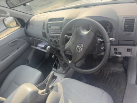 Toyota Hilux 2.5 D4-D/Климатик, снимка 7 - Автомобили и джипове - 53695651
