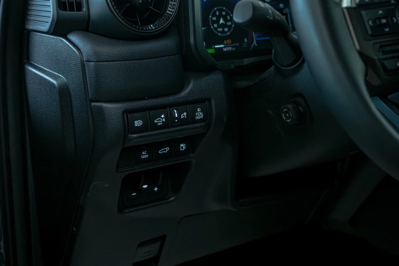 Toyota Land cruiser J250/i-Force MAX/4WD/Обдухване/JBL/HuD/Шибедах, снимка 8 - Автомобили и джипове - 52989107