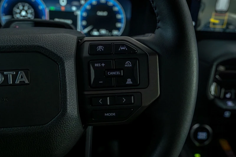 Toyota Land cruiser J250/i-Force MAX/4WD/Обдухване/JBL/HuD/Шибедах, снимка 12 - Автомобили и джипове - 52989107