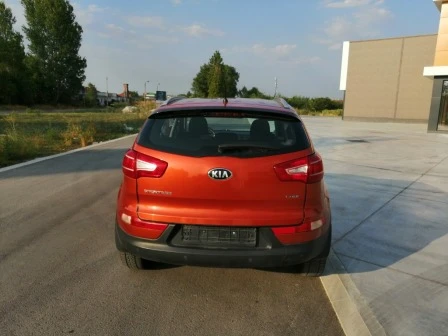 Kia Sportage, снимка 8 - Автомобили и джипове - 55345890