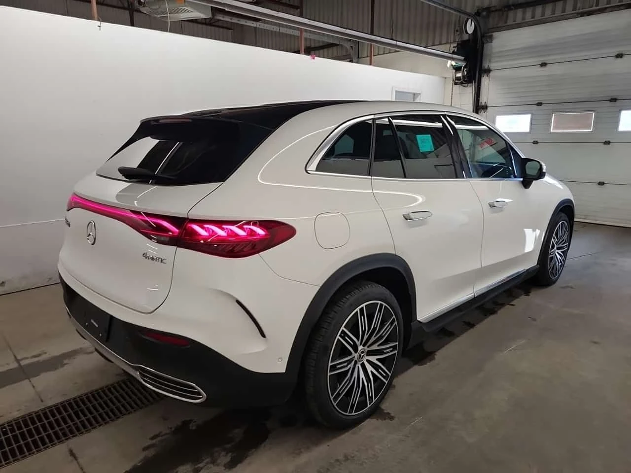 Mercedes-Benz EQE  500 * HEADUP* 360* ОБДУХВАНЕ* АМБИЕНТ* CARFAX * , снимка 3 - Автомобили и джипове - 53820268