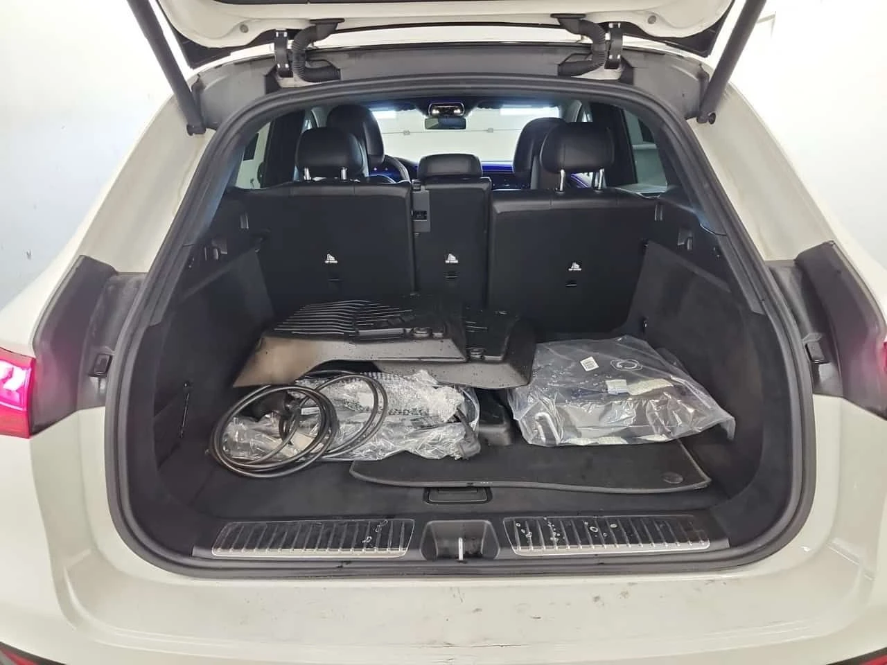 Mercedes-Benz EQE  500 * HEADUP* 360* ОБДУХВАНЕ* АМБИЕНТ* CARFAX * , снимка 16 - Автомобили и джипове - 53820268