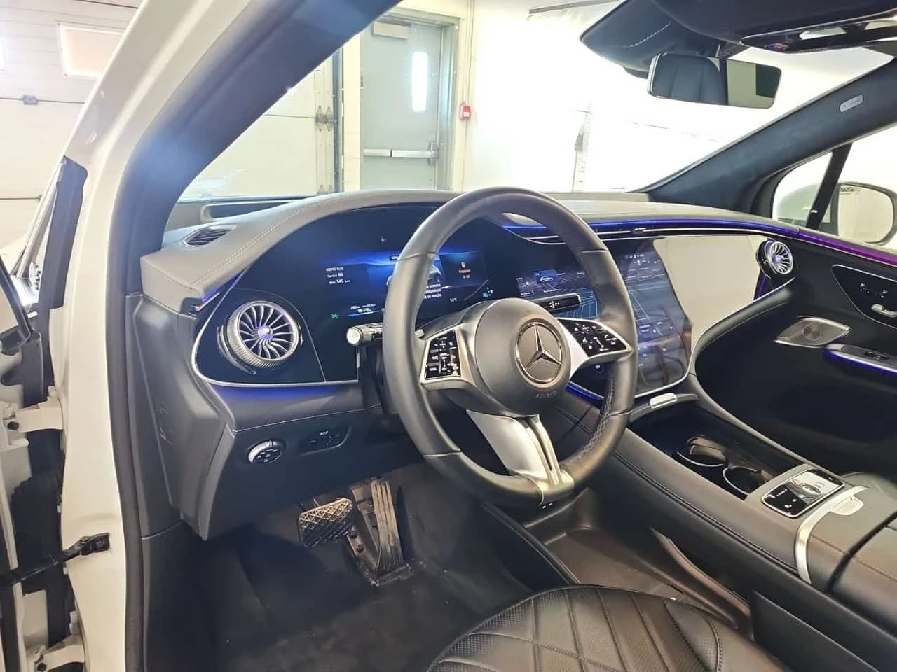 Mercedes-Benz EQE  500 * HEADUP* 360* ОБДУХВАНЕ* АМБИЕНТ* CARFAX * , снимка 12 - Автомобили и джипове - 53820268