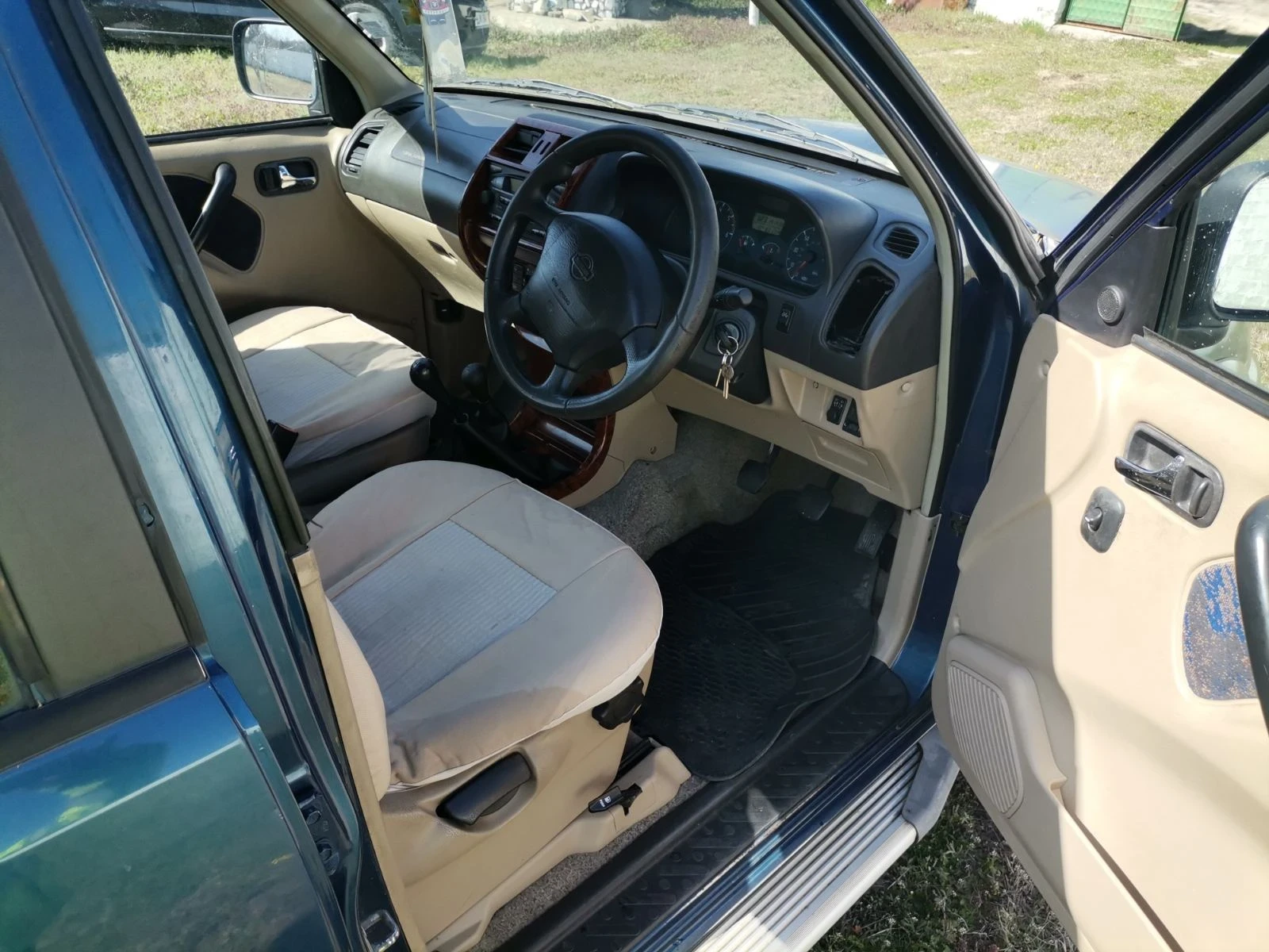 Nissan Terrano 4x4, снимка 12 - Автомобили и джипове - 53868322