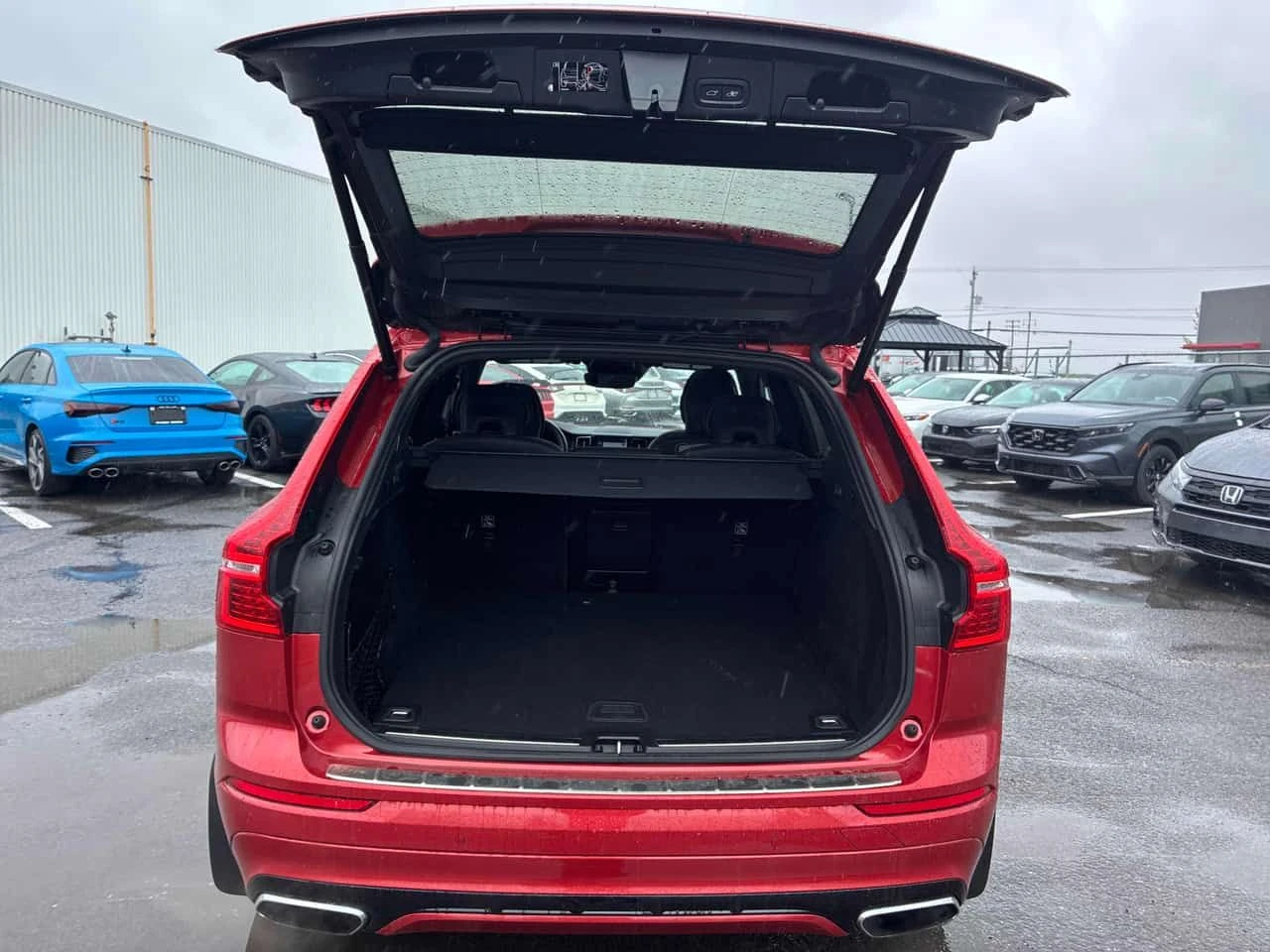 Volvo XC60 R Design /CARFAX/ПОДГРЕВИ/КАМЕРИ, снимка 13 - Автомобили и джипове - 54679113