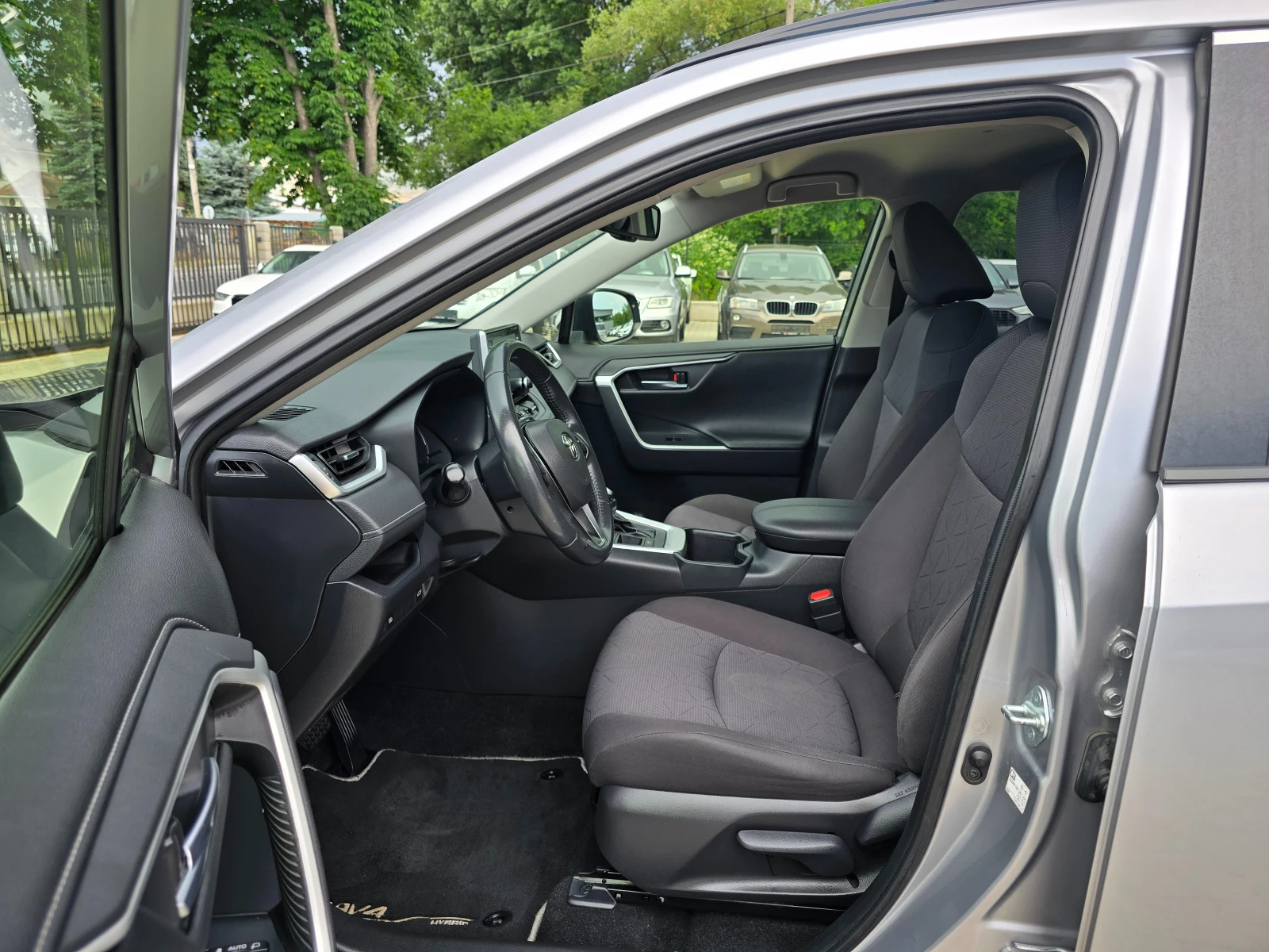 Toyota Rav4 2.5 Hybrid, 222к.с., 2022г., снимка 9 - Автомобили и джипове - 54882725