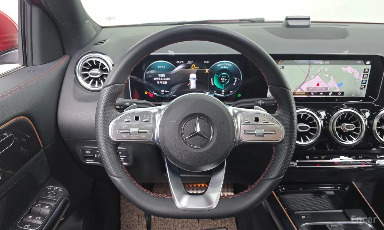 Mercedes-Benz GLA 250 4MATIC* AMG* CARBON* DISTRONIC* ПАНО* КРАЙНА ЦЕНА, снимка 12 - Автомобили и джипове - 55929343