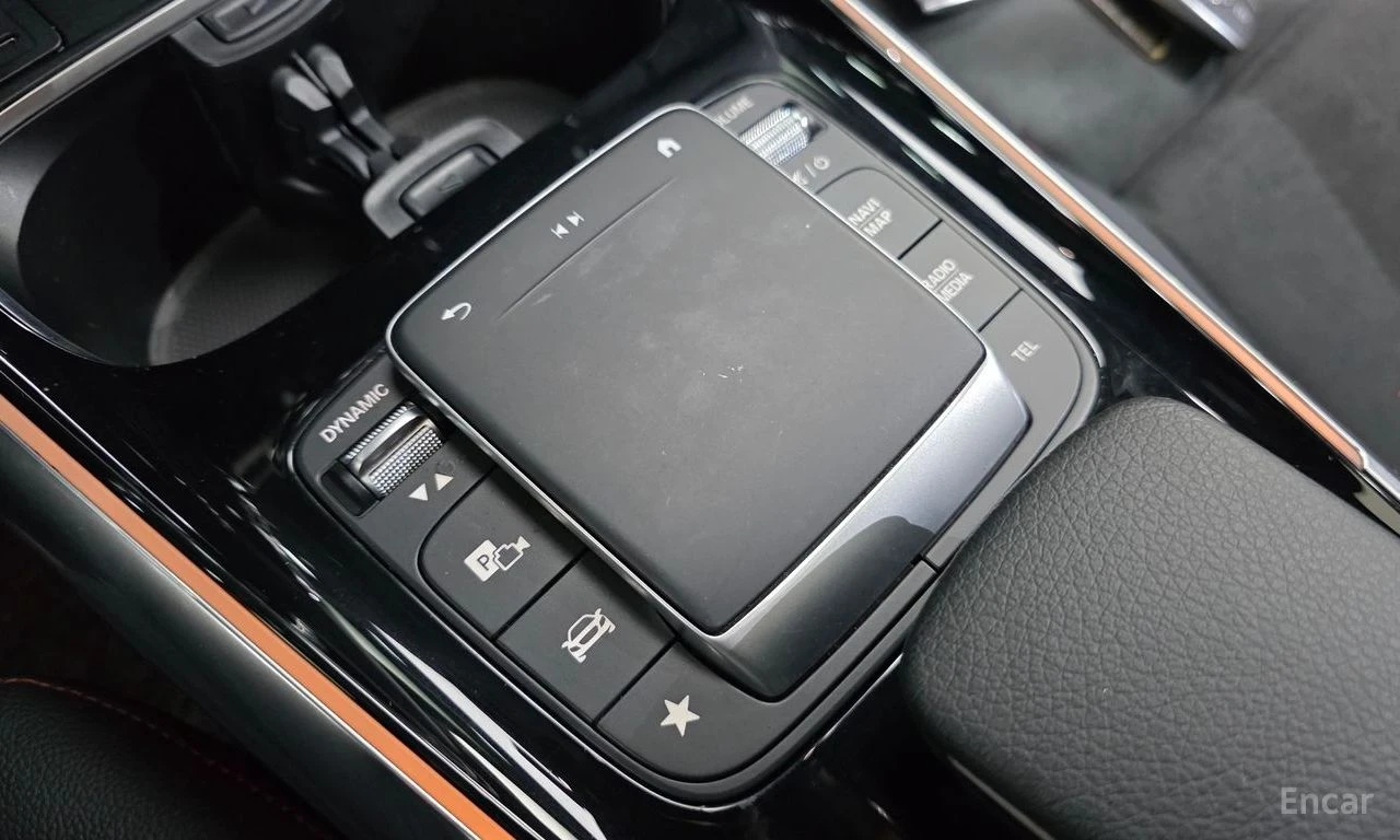 Mercedes-Benz GLA 250 4MATIC* AMG* CARBON* DISTRONIC* ПАНО* КРАЙНА ЦЕНА, снимка 15 - Автомобили и джипове - 55929343