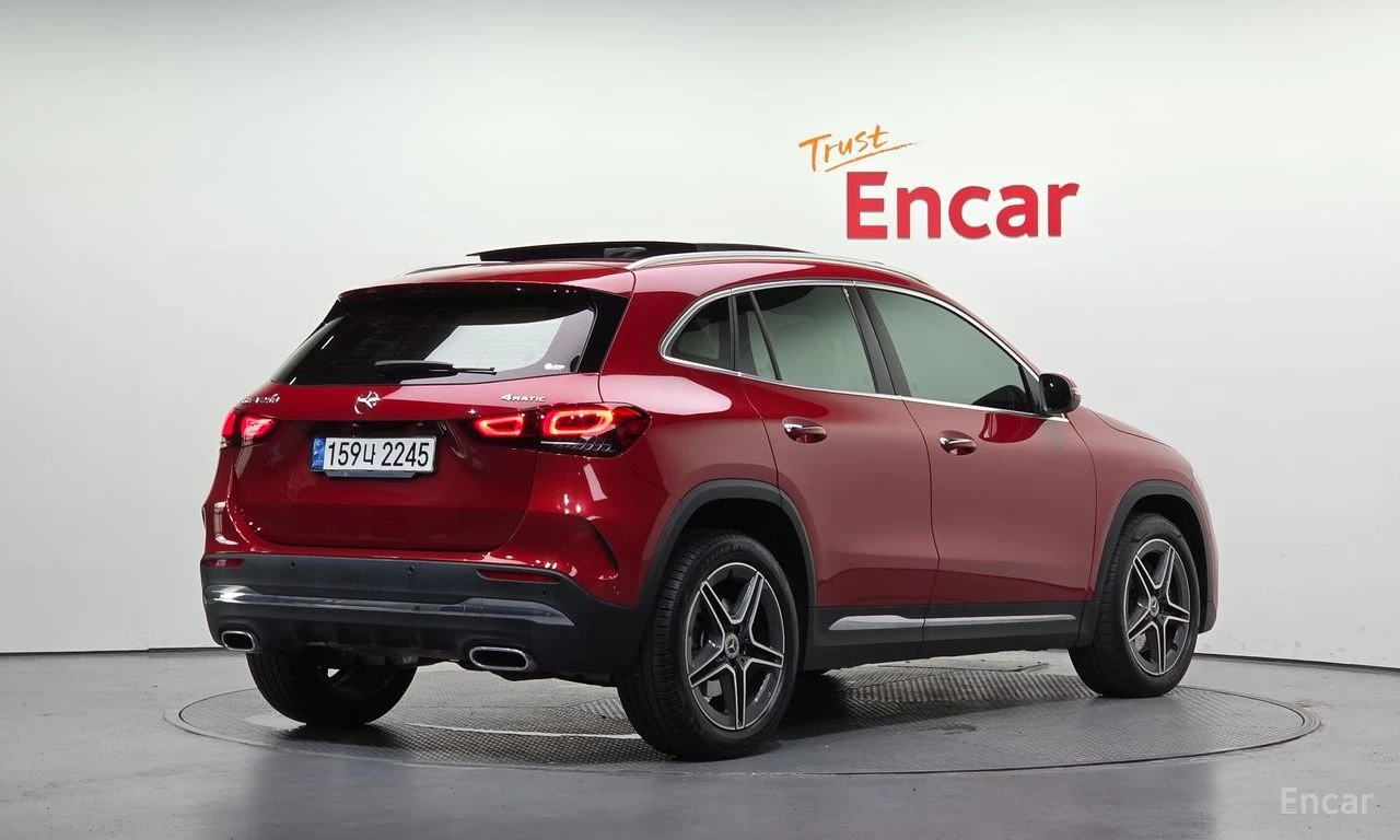 Mercedes-Benz GLA 250 4MATIC* AMG* CARBON* DISTRONIC* ПАНО* КРАЙНА ЦЕНА, снимка 4 - Автомобили и джипове - 55929343