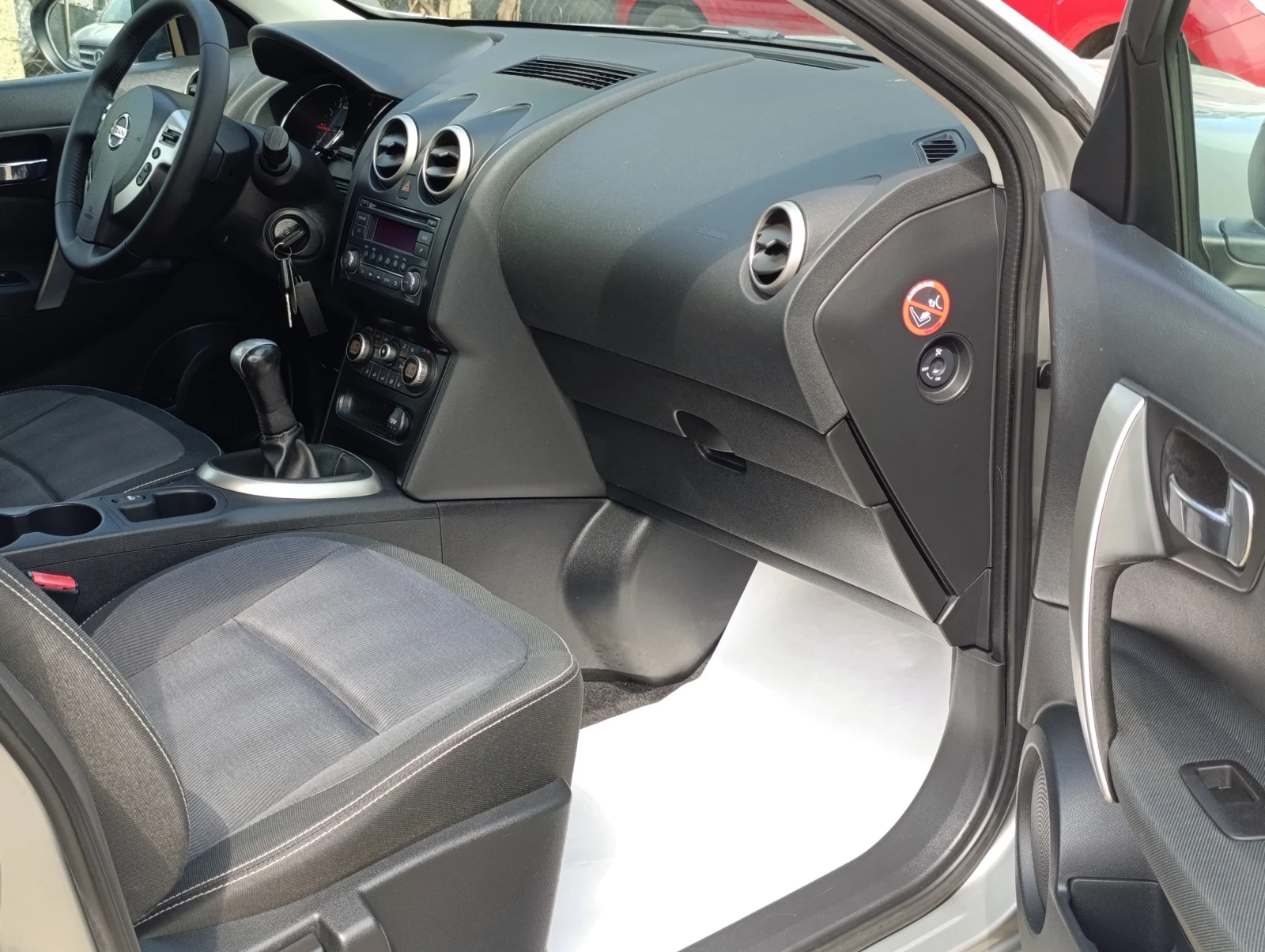 Nissan Qashqai  BENZIN, снимка 9 - Автомобили и джипове - 55949140