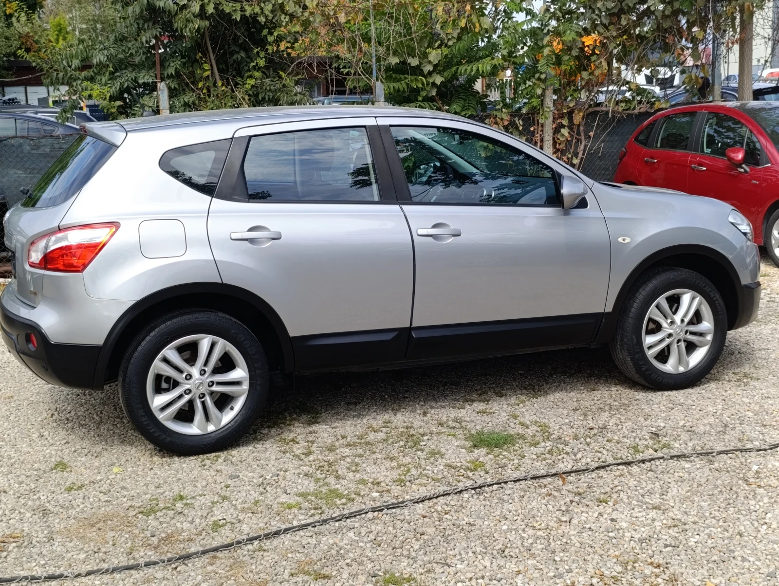 Nissan Qashqai  BENZIN, снимка 3 - Автомобили и джипове - 55949140