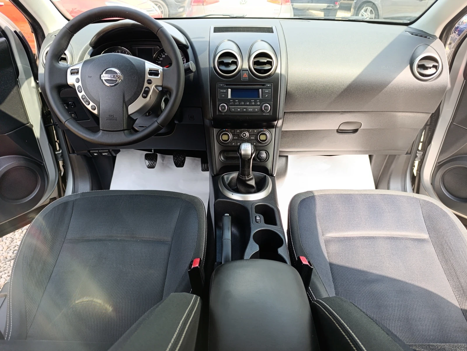 Nissan Qashqai  BENZIN, снимка 12 - Автомобили и джипове - 55949140