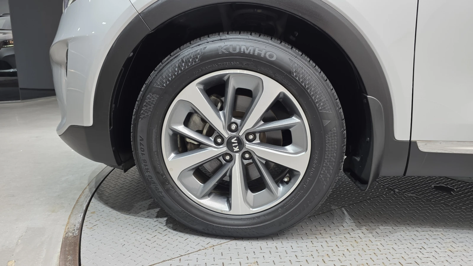 Kia Sorento 2.0* ПОДГРЕВ ВОЛАН* КРАЙНА ЦЕНА, снимка 5 - Автомобили и джипове - 56025270