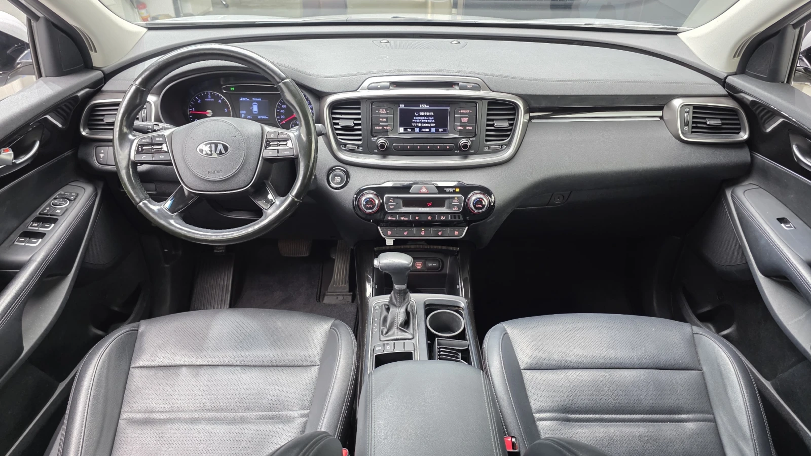 Kia Sorento 2.0* ПОДГРЕВ ВОЛАН* КРАЙНА ЦЕНА, снимка 7 - Автомобили и джипове - 56025270