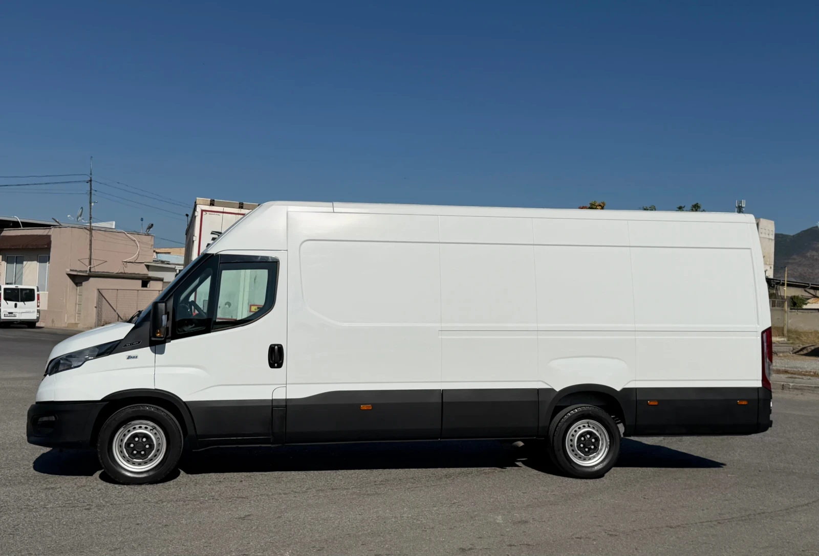 Iveco 35s16  XXL MAXI 160ps 2022г Б категория Топ Състояние, снимка 8 - Бусове и автобуси - 55712613