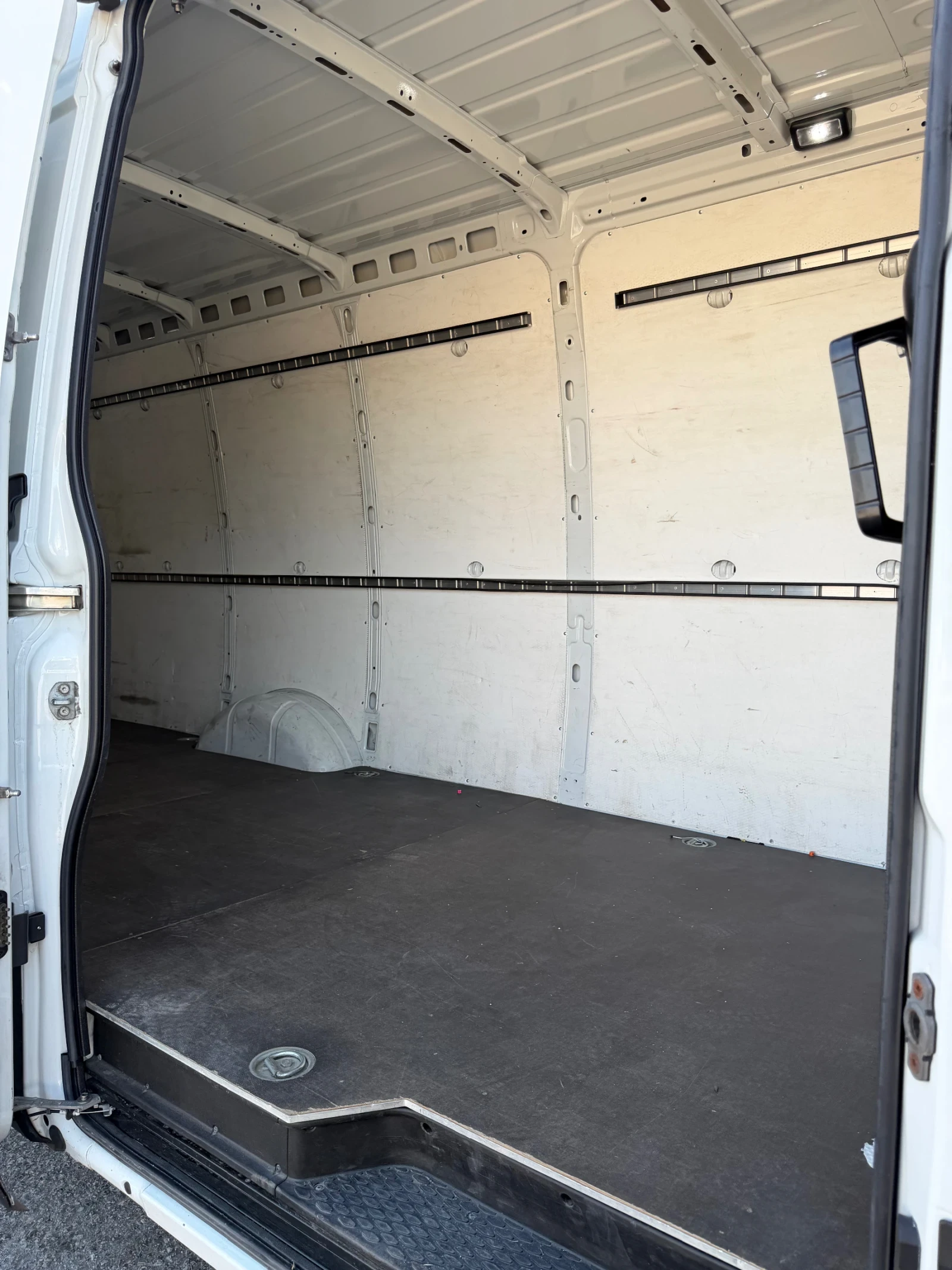 Iveco 35s16  XXL MAXI 160ps 2022г Б категория Топ Състояние, снимка 15 - Бусове и автобуси - 55712613