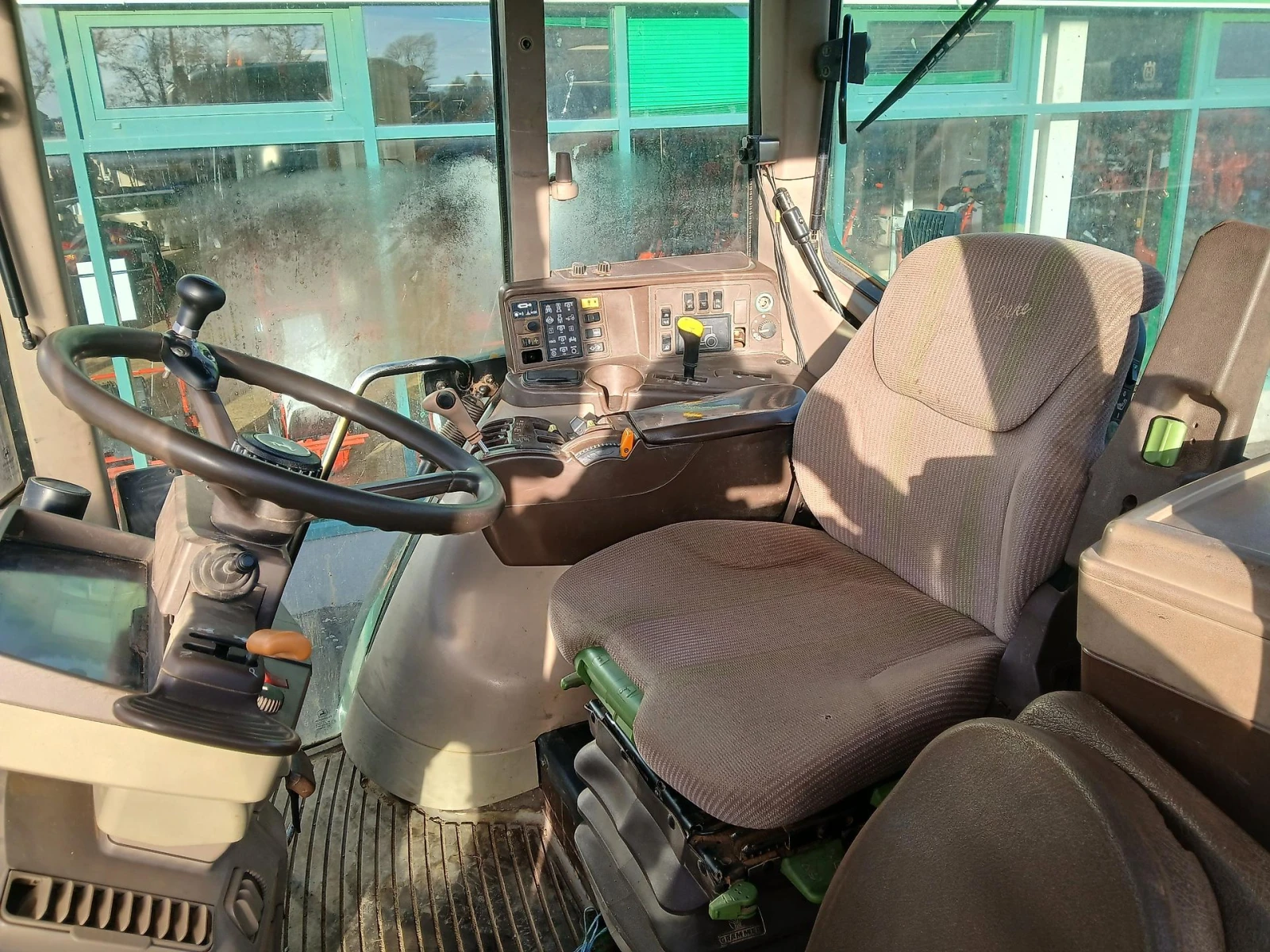 Трактор John Deere 6820 Premium, снимка 7 - Селскостопанска техника - 55442183