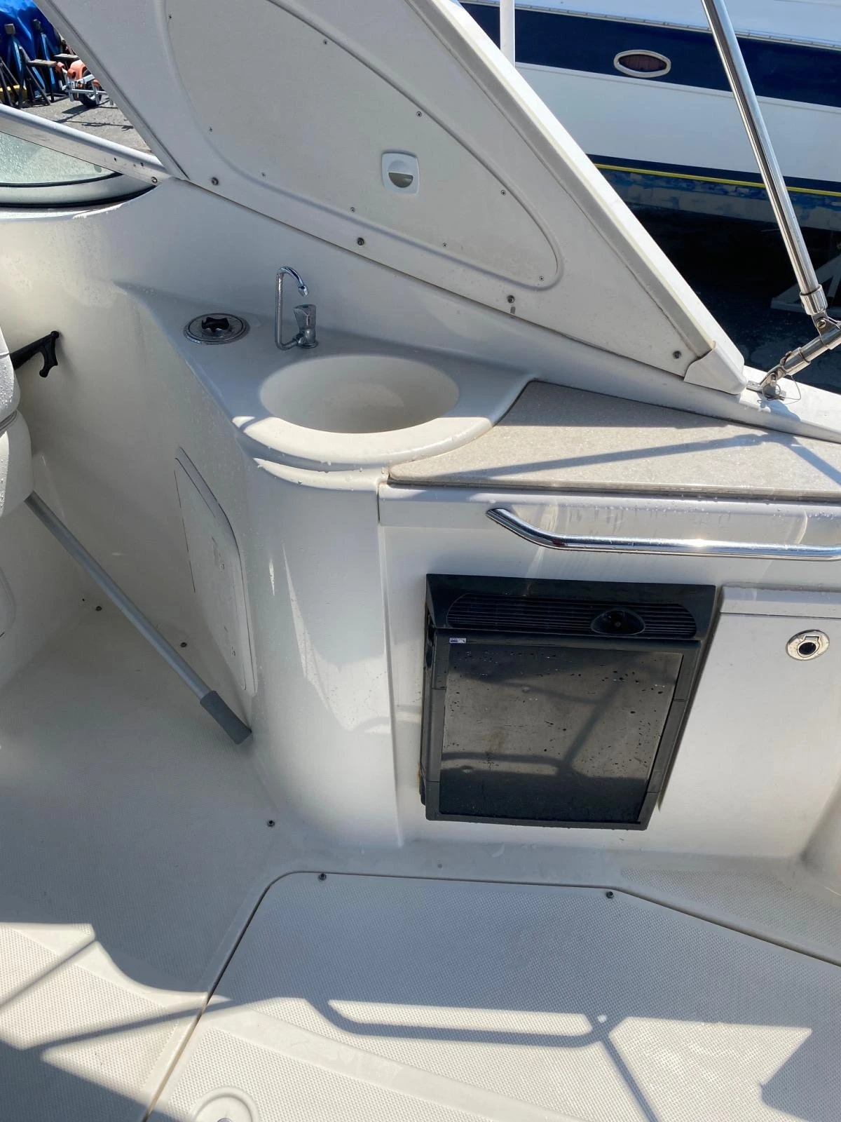  Bayliner 320 Express Cruiser | Mobile.bg   12