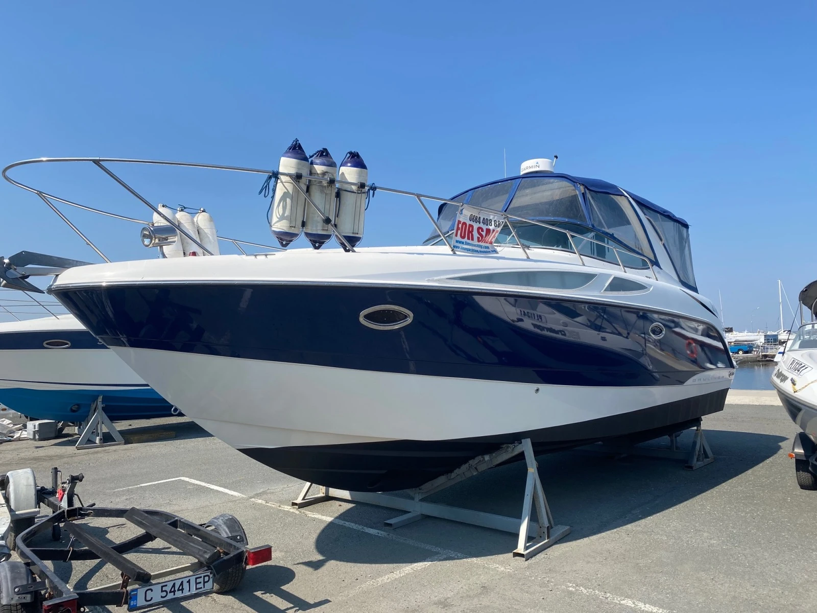 Моторна яхта Bayliner 320 Express Cruiser - изображение 3