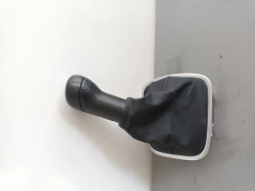 Топка,кожа скоростен лост фолксваген поло 1.6тди 