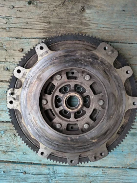 Продавам демферен диск за Нисан х траял Т30 бензин 2.5165 коня 