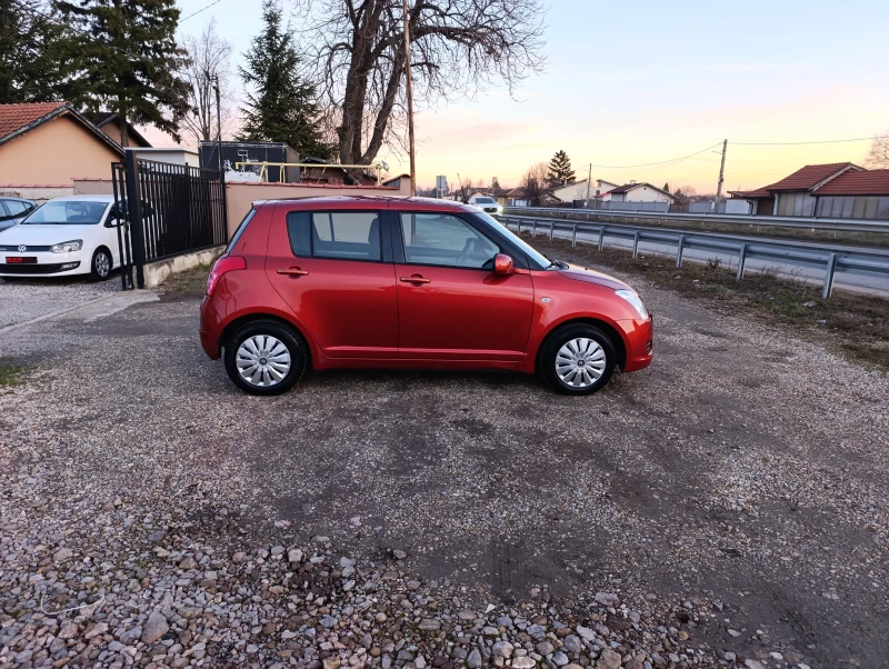 Suzuki Swift 1.3i-16v-Бензин, снимка 8 - Автомобили и джипове - 48390379