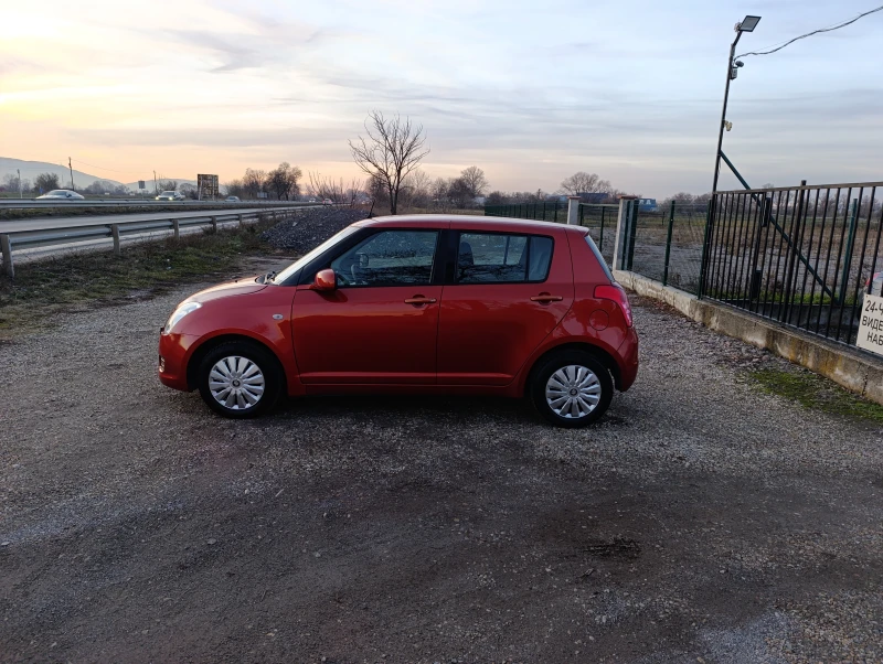 Suzuki Swift 1.3i-16v-Бензин, снимка 4 - Автомобили и джипове - 48390379