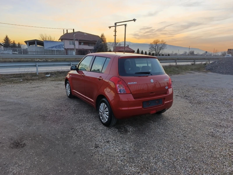 Suzuki Swift 1.3i-16v-Бензин, снимка 5 - Автомобили и джипове - 48390379