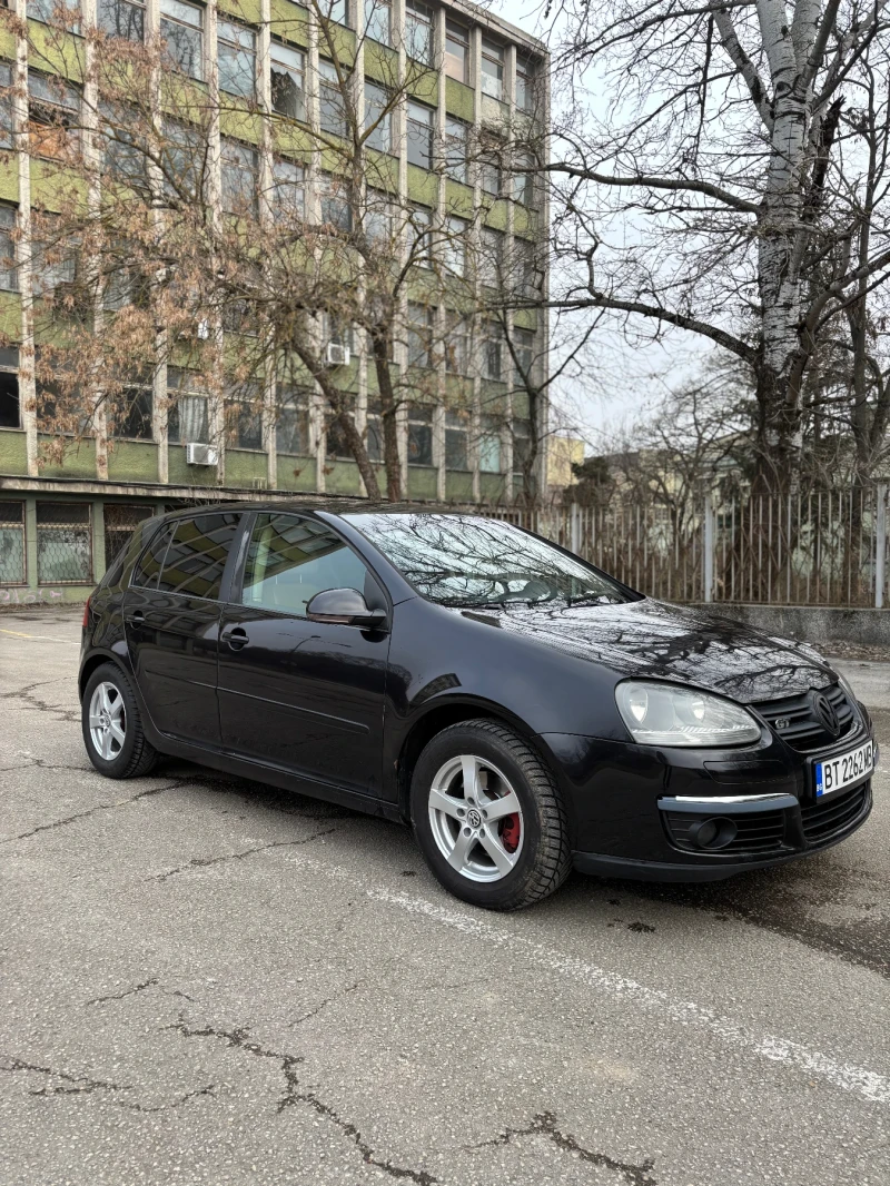 VW Golf, снимка 1 - Автомобили и джипове - 49321792