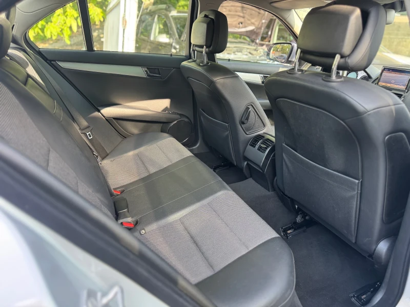 Mercedes-Benz C 220 CDI* Avatngarde* UNIKAT, снимка 12 - Автомобили и джипове - 51500419