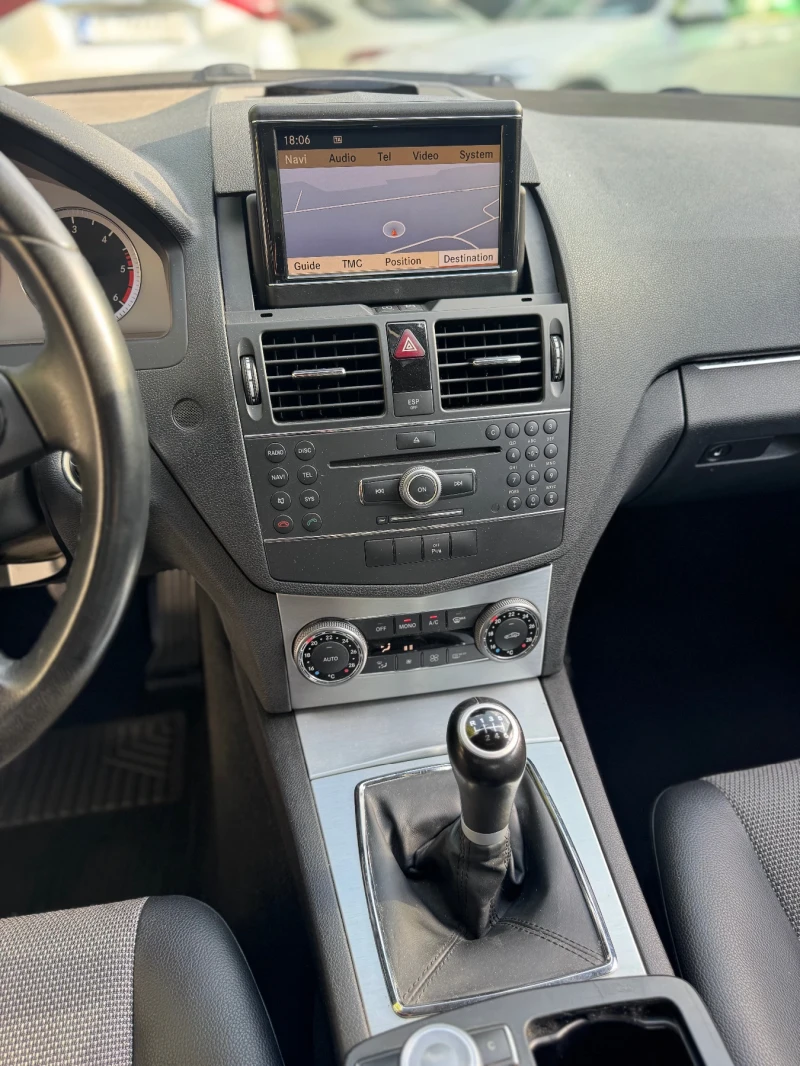 Mercedes-Benz C 220 CDI* Avatngarde* UNIKAT, снимка 8 - Автомобили и джипове - 51500419