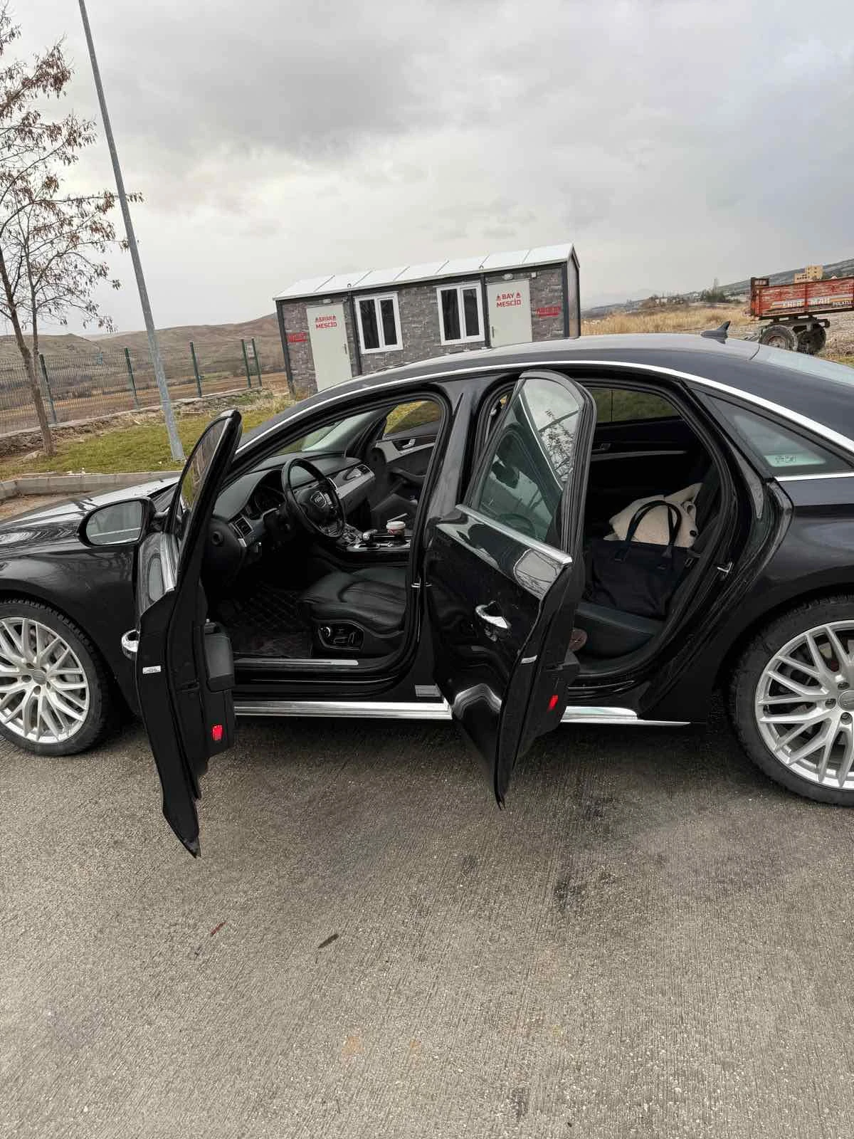 Audi A8 L* Bose* подгряване* обдухване* keyless* Distronic - изображение 2